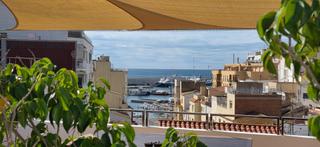 Dúplex a L´Ametlla de Mar. Dúplex con dos apartamentos independientes, gran terraza y licen