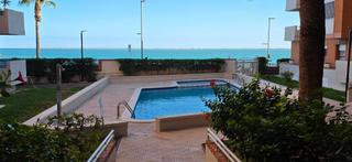 Àtic a Ampolla (L´). Apartamento junto al mar con piscina comunitaria, ascensor y lic