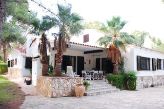Casa en Sant Jordi D´Alfama. Exclusivo chalet mediterráneo de 400 m con piscina, apartamento