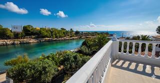 Xalet a Roques Daurades-L´Estany. Exclusiva villa frente al mar con vistas panorámicas, piscina y