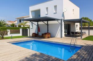 Maison à Les Tres Cales. Magnífico chalet unifamiliar con piscina a 800 m de la playa en