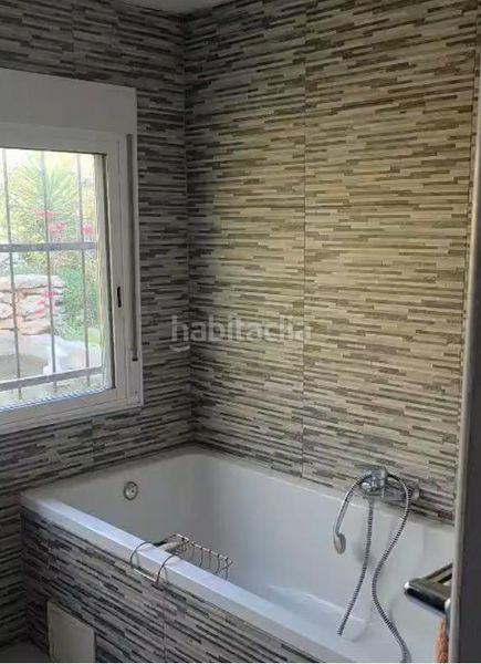 Foto 6538eba7-0e99-4e2f-b1a5-69b546795e89. Masia amb aparcament piscina a Ampolla (L´)