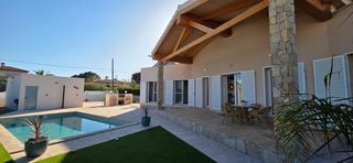 Haus in Les Tres Cales. Exclusiva en reestreno con piscina en lametlla de mar dise�o, ca