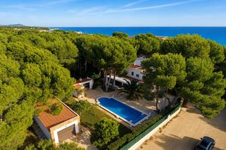 Xalet a Sant Jordi D´Alfama. Exclusiva villa de lujo en primera línea de mar junto a cala san