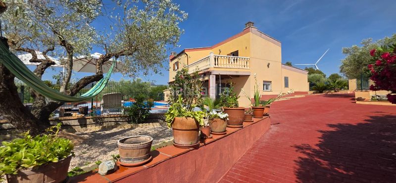 Foto d8b997b8-ab02-4996-b7d3-7c4b74f9edf0. Masia amb aparcament piscina a Perelló (El)