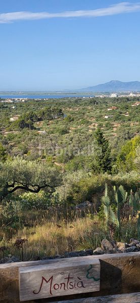 Foto a88b63aa-5d96-4e9a-843e-e82aea4846b9. Masia amb calefacció aparcament piscina a Perelló (El)