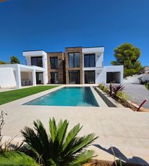 Casa a Les Tres Cales. Exclusiva vivienda unifamiliar de obra nueva con piscina privada