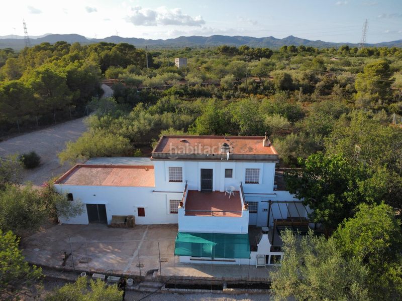 Foto 6c54de4a-c665-4569-a055-ab90a4d04435. Masía magnífica finca rústica de 14.000 m2 con casa legalizada, luz de red y pozo propio a 5 km del mar en Perelló (El)