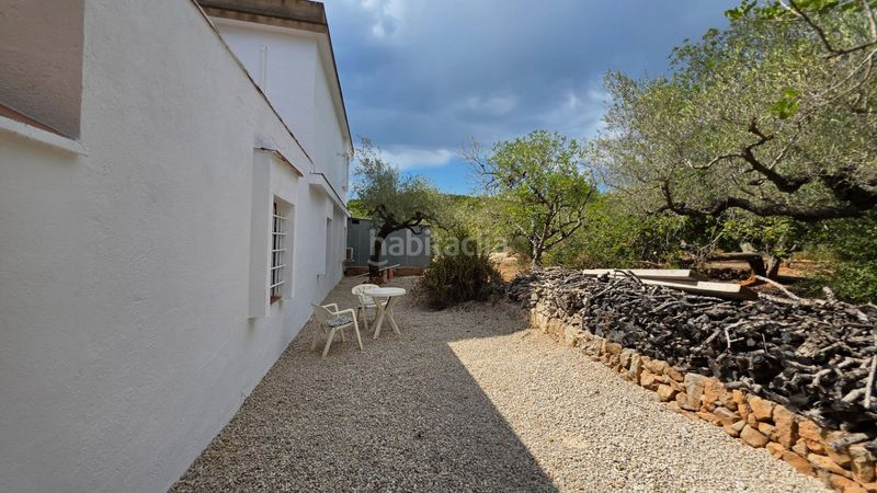 Foto c565e27b-4261-4707-acc1-5e2efcd562c8. Masía magnífica finca rústica de 14.000 m2 con casa legalizada, luz de red y pozo propio a 5 km del mar en Perelló (El)