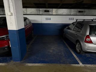 Aparcament cotxe a Plaça verge del pilar 32. Parking para coche en 1a planta, fácil acceso