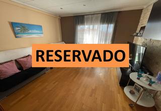 Piso  Carrer de llinars. Ascensor y 4 hab