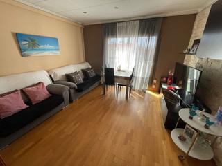 Flat  Carrer de llinars. Ascensor y 4 hab
