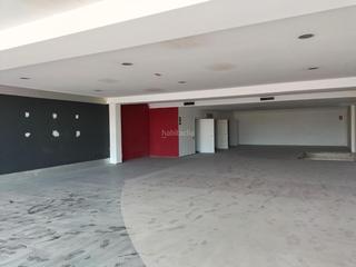 Lloguer Local Comercial  Avinguda corts catalanes. Alquiler local