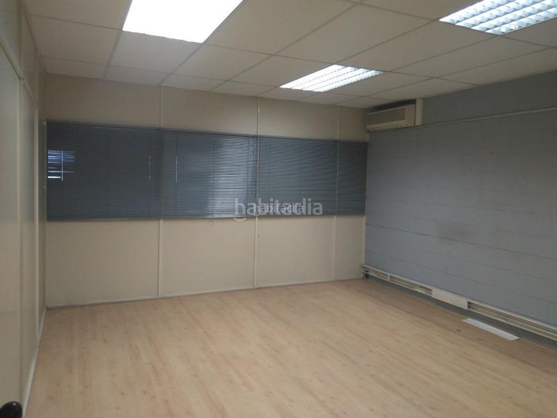 Foto e7ed0a0b-7661-45a5-ae48-be84f3afc24b. Nau industrial a Cementiri Vell Terrassa