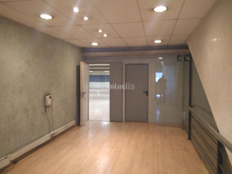 Foto a0ed2c20-f816-43fc-b099-75b6332d713a. Nave industrial en Cementiri Vell Terrassa