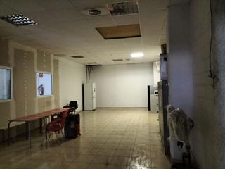 Lloguer Nau industrial a Sud-Zona Industrial. Nave con oficinas