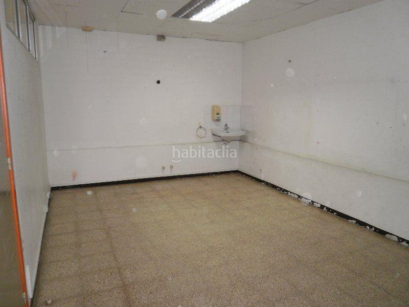 Foto fe4638c0-6f10-470e-8fa0-cbbe27c8e5d6. Local comercial a Torre-romeu Sabadell