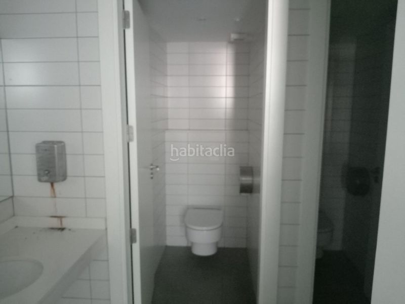 Foto b3d8f284-7b58-4c89-9a2e-5d66aeace867. Local comercial a Centre Sabadell