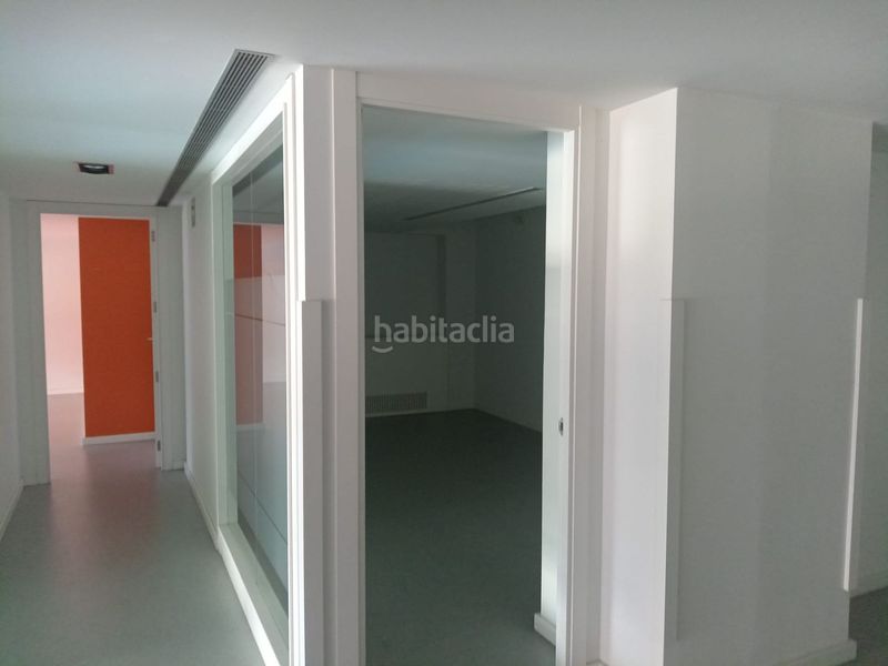 Foto b94c3458-5c12-4455-aefc-0aa4e59db73b. Local comercial a Centre Sabadell