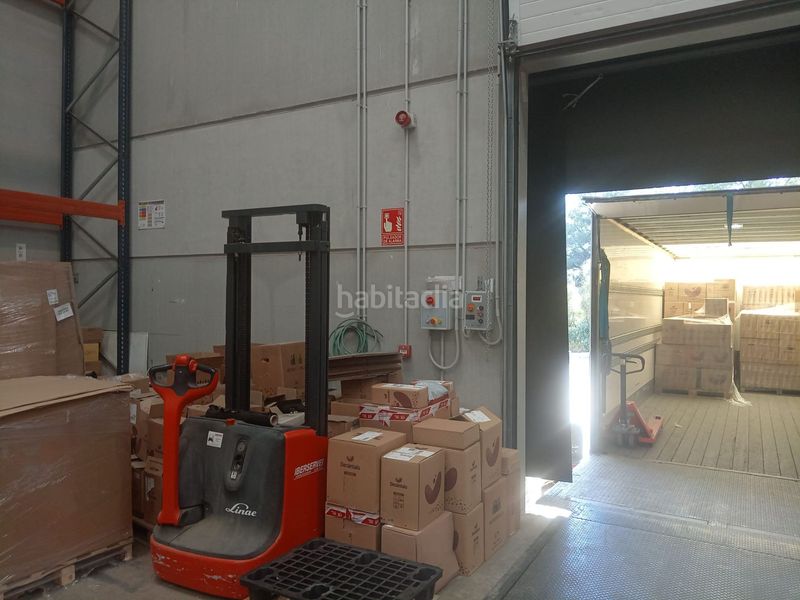 Foto a439672b-5e16-4ac9-9434-2813830bb779. Nau industrial a Zona Industrial Rubí