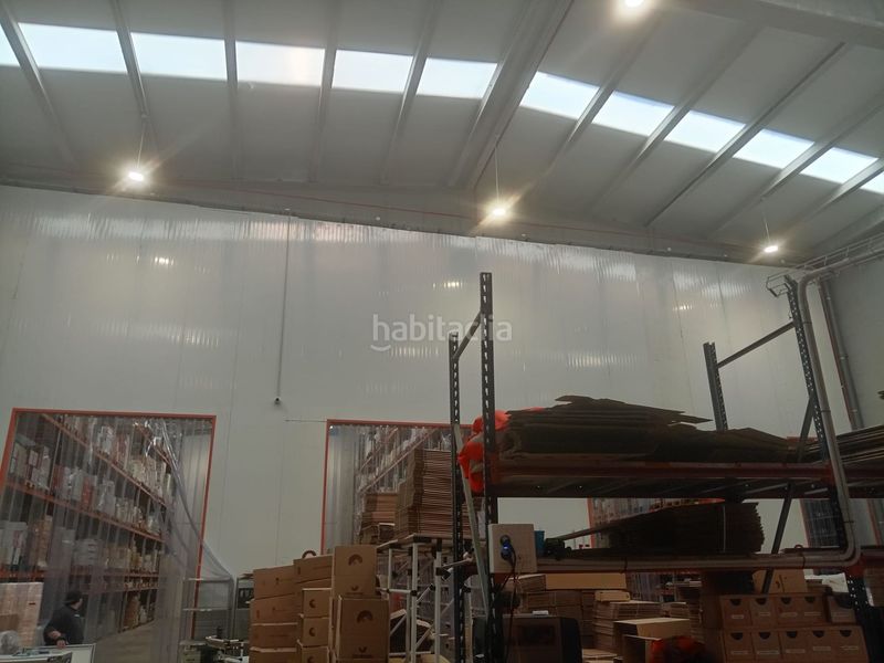 Foto fd8f0484-b2c1-431f-8cb4-6a4ae98a0ee1. Nau industrial a Zona Industrial Rubí