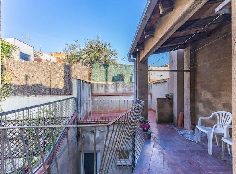 Foto 1928fe8c-61a4-4381-b81d-e1d46297952d. Casa adossada a Centre Sabadell