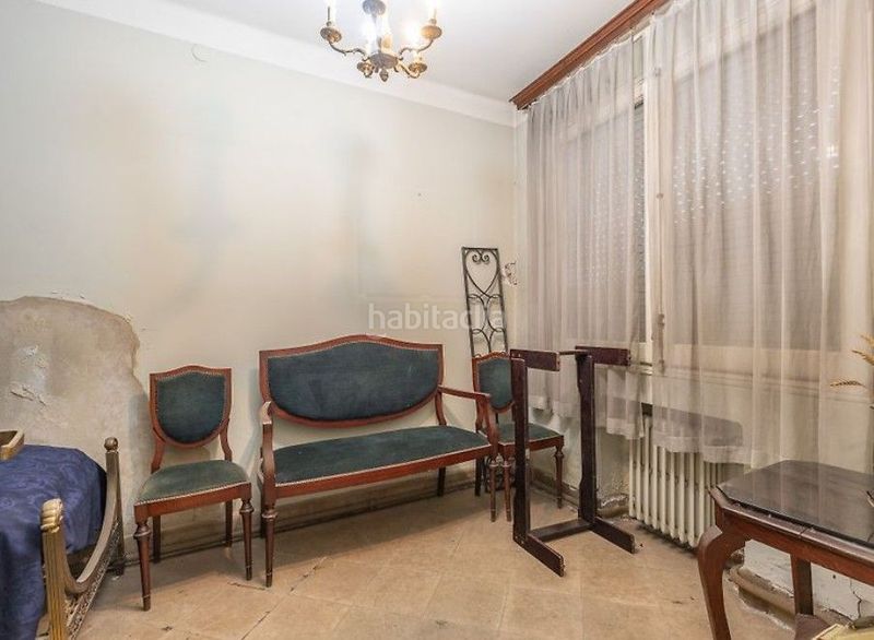 Foto a137d8b0-0fb4-44f4-bf08-5a466282ed87. Casa adossada a Centre Sabadell