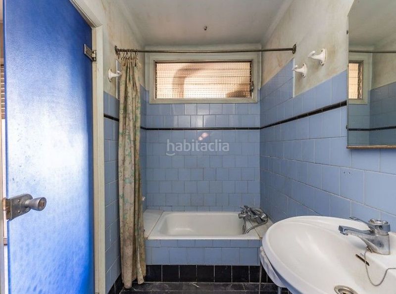 Foto c4cdc935-c175-45cc-8e1f-50ad5d697027. Casa adossada a Centre Sabadell