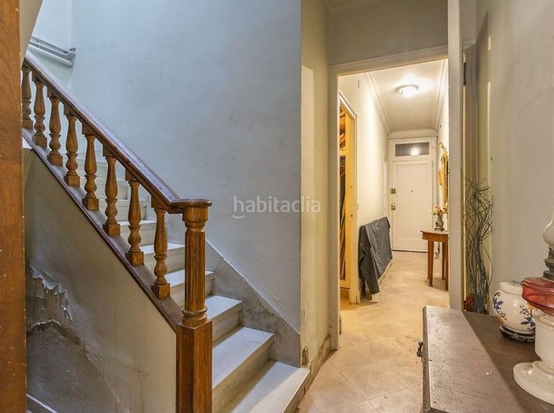 Foto f53cf8ee-40ff-418d-9559-5fa063935343. Casa adossada a Centre Sabadell
