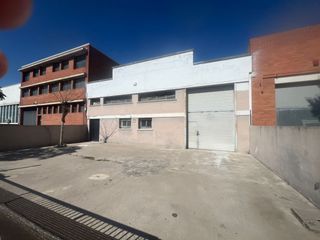 Location Bâtiment à usage industriel  Barcelona. Nave diáfana