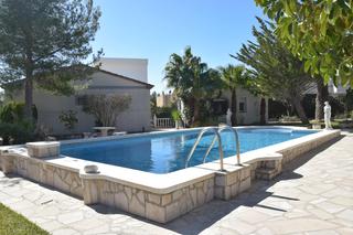 Chalet in Les Tres Cales. Enorme chalet en las tres calas con vistas al mar