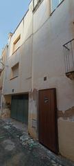Casa a Carrer escorxador vell 6. Casa unifamiliar de 245m2 en ulldecona