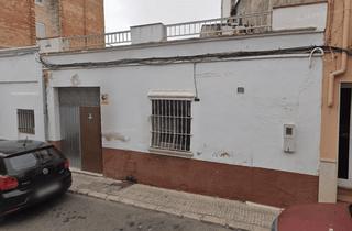 Casa a Carrer de suñer 43. Casa unifamiliar 4 habitaciones en alcanar