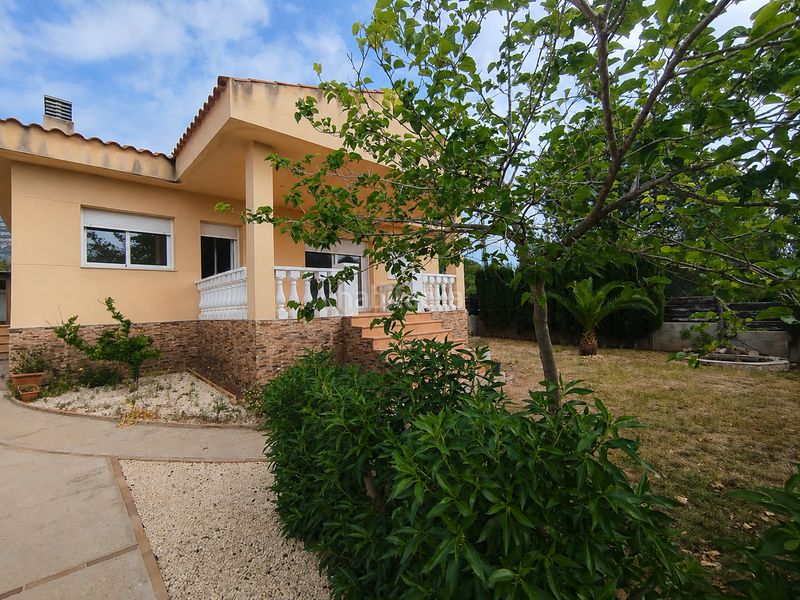 Foto bf7bca5c-b5b9-4b70-9541-8039a0933b20. Chalet in carrer dels alfacs 4 in Alcanar