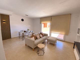 Etagenwohnung in Carrer roquetes 14. Amplio apartamento amueblado con gran terraza, parking y traster
