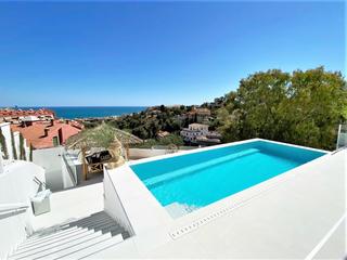Xalet  Calle tortolas. Impresionante villa con vistas panoramicas al mar en torreblanca