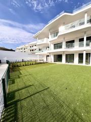 Apartament  Calle calle encina del higuerón. Bajo a estrenar en el higuerón con gran jardín
