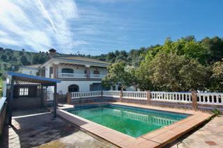 Xalet  Camino de coín. Preciosa villa con enclave único en málaga  churriana