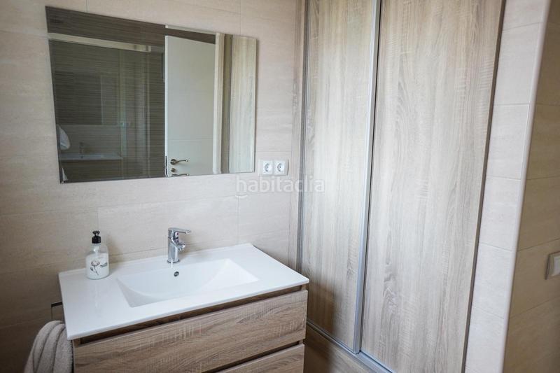 Foto 15519b7a-b5a5-44f2-8f44-665b427d9cf2. Casa adosada exclusivo adosado de esquina completamente reformado con piscina privada pueblo en Benalmádena