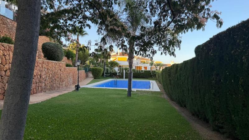 Foto 3aee0fa4-4dbb-4015-b247-faa29da8831b. Casa adosada exclusivo adosado de esquina completamente reformado con piscina privada pueblo en Benalmádena