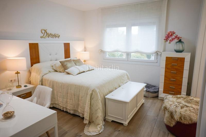 Foto e1d2a863-5eb8-468d-a5ed-9a19a941d806. Casa adosada exclusivo adosado de esquina completamente reformado con piscina privada pueblo en Benalmádena