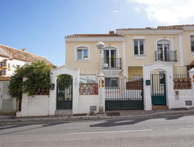 Foto e8d97ecf-b157-45f9-a579-c8d1c56bfae0. Casa adosada exclusivo adosado de esquina completamente reformado con piscina privada pueblo en Benalmádena
