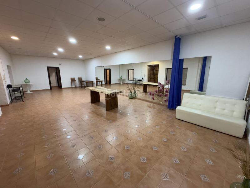 Foto eff059fe-c4c8-413f-910e-9ad503811f2c. Local comercial oportunidad !!!! gran local comercial en pleno centro de Arroyo de la Miel benalmadena en Benalmádena