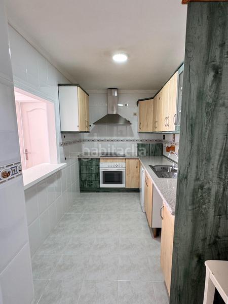 Foto 6a808ccd-d7fd-4876-9b88-fdd4f2d04156. Planta baixa amb piscina a Loma de los Riscos Torremolinos