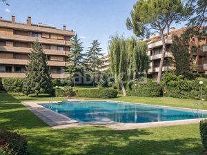 Foto 8da09e03-717b-43b1-bd23-a4b417917925. Pis amb calefacció aparcament piscina a San Juan Bautista Madrid