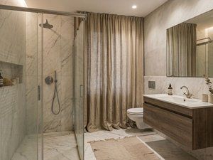 Flat  Calle de viriato. Excelente piso de 121 m� ubicado en una primera planta, que comb