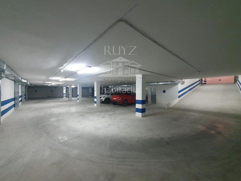 Foto 98199e37-ecfa-48ee-9da2-6175892d36b8. Parking coche aprovecha esta oportunidad única! venta de plazas de garaje en Salobreña