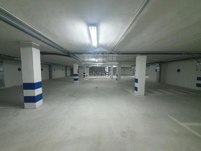 Foto c811697f-876a-4e4c-9d99-869eeb4f8f31. Parking coche aprovecha esta oportunidad única! venta de plazas de garaje en Salobreña