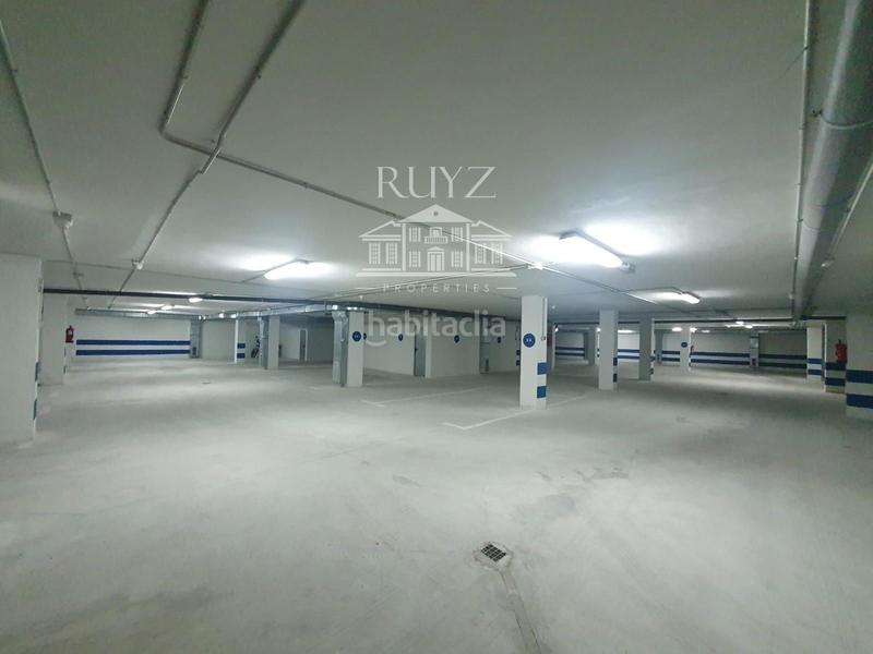 Foto b11f8e4d-d348-4413-a3be-521cbe1f5e8f. Parking coche aprovecha esta oportunidad única! venta de plazas de garaje en Salobreña
