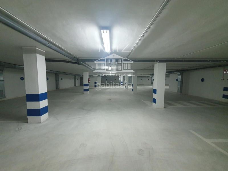 Foto ebb33c18-b5ee-40b0-a7b9-d20086426392. Parking coche aprovecha esta oportunidad única! venta de plazas de garaje en Salobreña